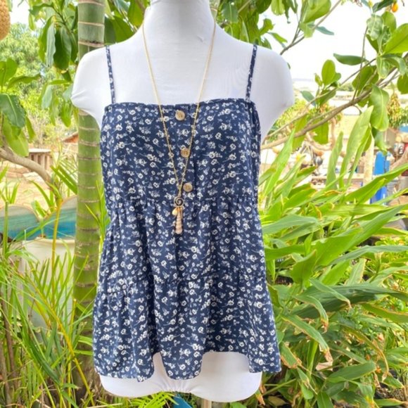 Paper crane in size l blue and white small floral print large ruffle length 27” - Picture 2 of 7